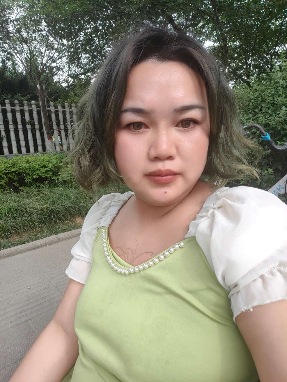我从出生就被人贩子卖掉，卖不出去就送人了。我希望我