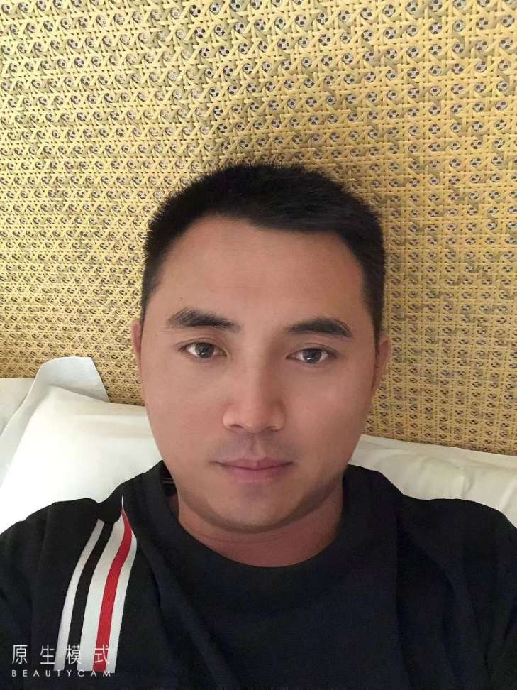 找一个叫肖雄人，让他联系曾小霞