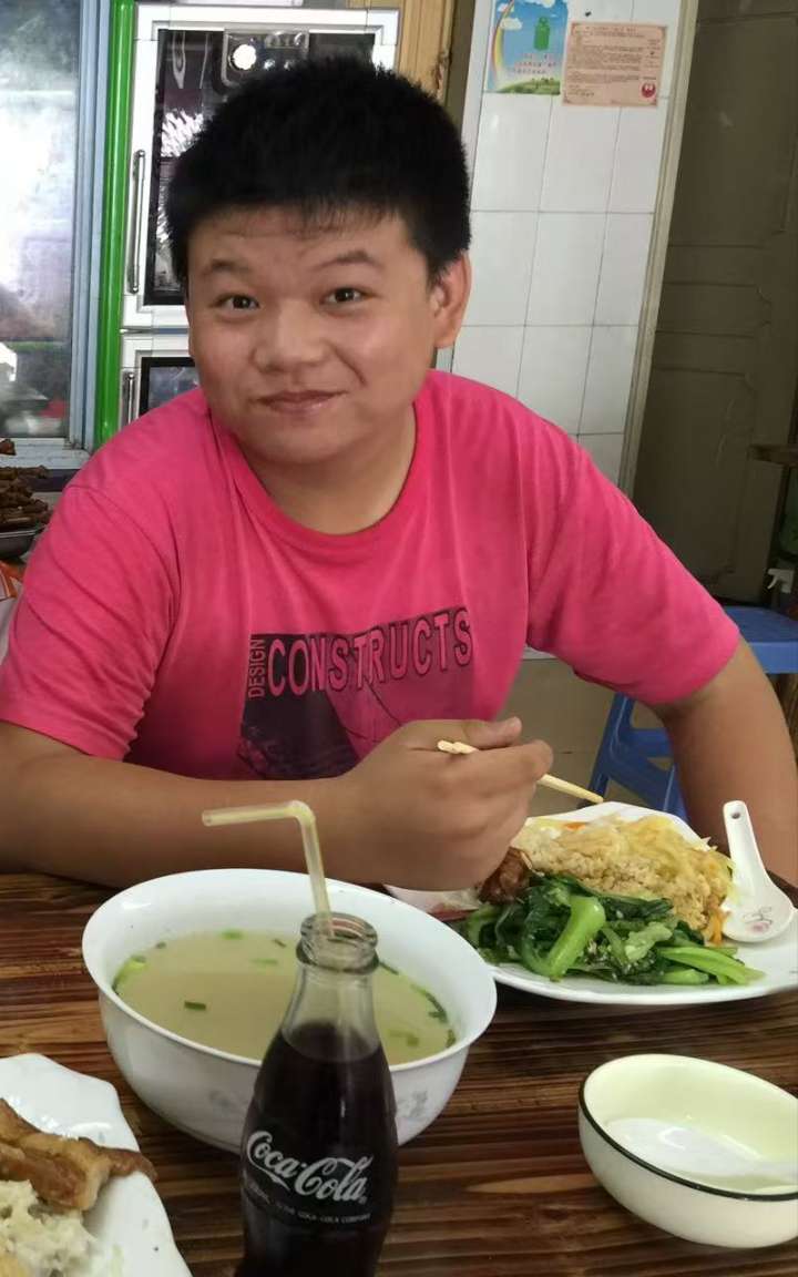妈妈为了找他眼要哭瞎 希望大家帮忙寻找