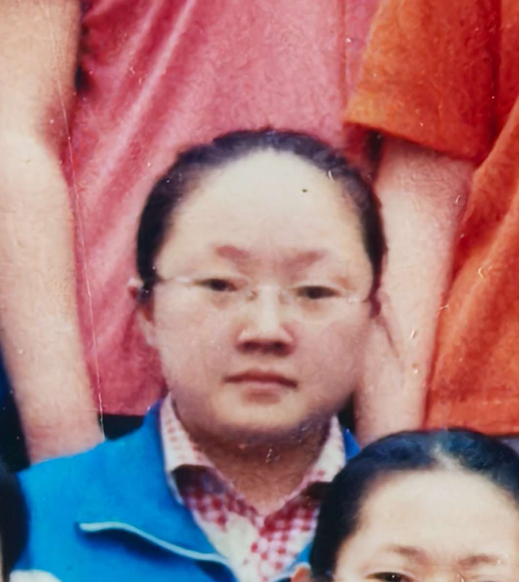 我想找人，她失明了，我想向她求婚